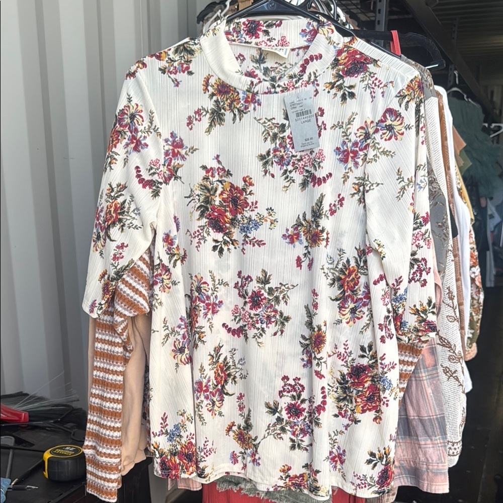 h.i.p. Floral Ribbed Top with Red and Blue Accents from buckle NWT